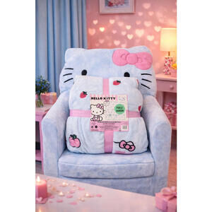 🚨HELLO KITTY FULL QUEEN APPLES AND BOOK PLUSH BLANKET BRAND NEW READY TO SHIP!